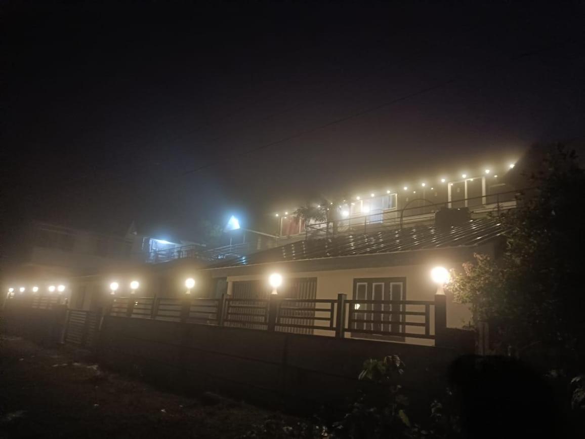 Хостел Vagamon Lake Palace Экстерьер фото